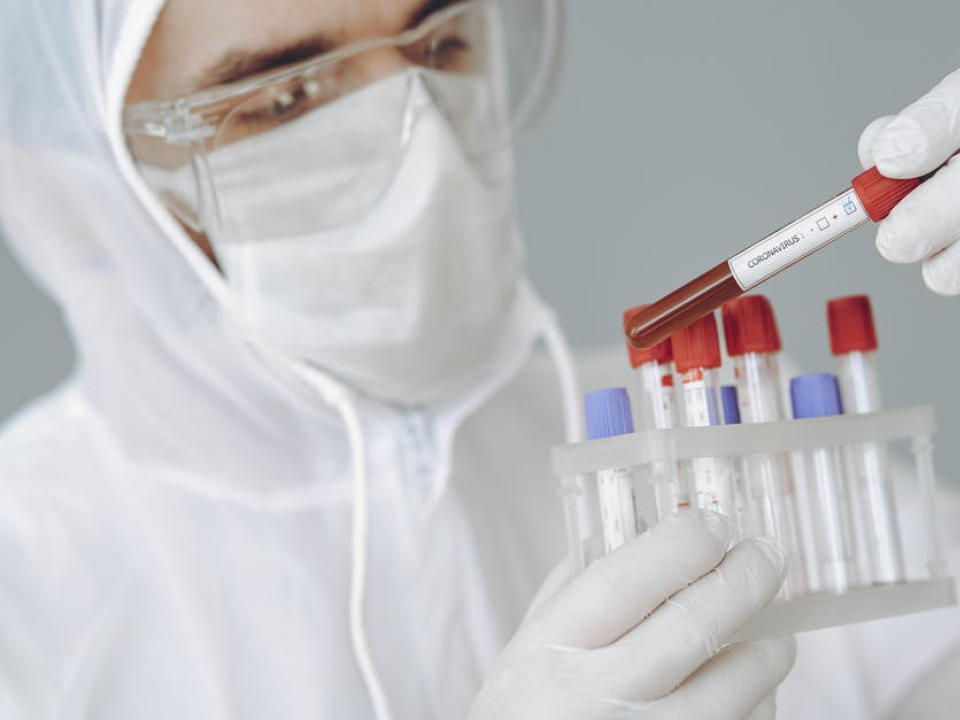12 Professions That Need Bloodborne Pathogens Training - Featured Image